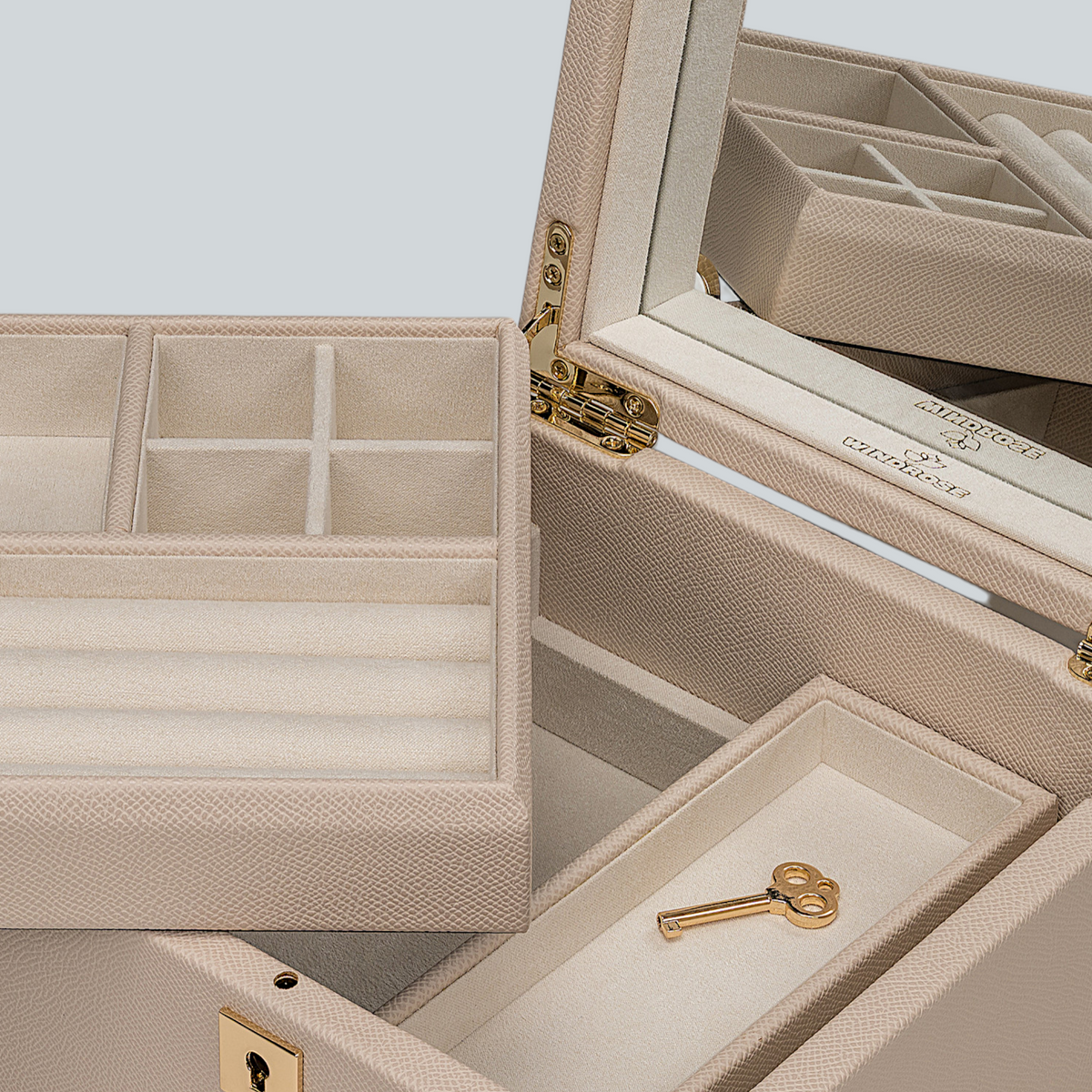 Schmuckkoffer luxora beige (Art.-Nr. 803991.12) – Detailansicht Einsatz mit Schlüssel